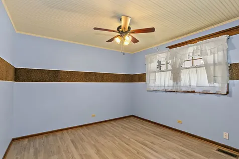 2 Summit Street East Dundee IL 60118