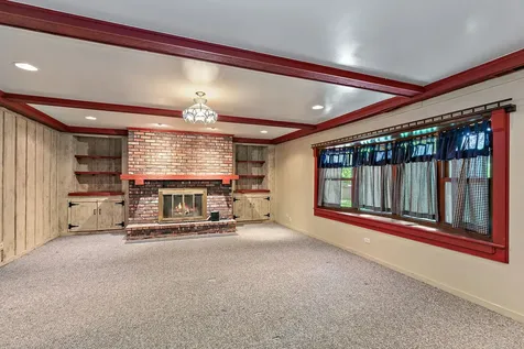 2 Summit Street East Dundee IL 60118