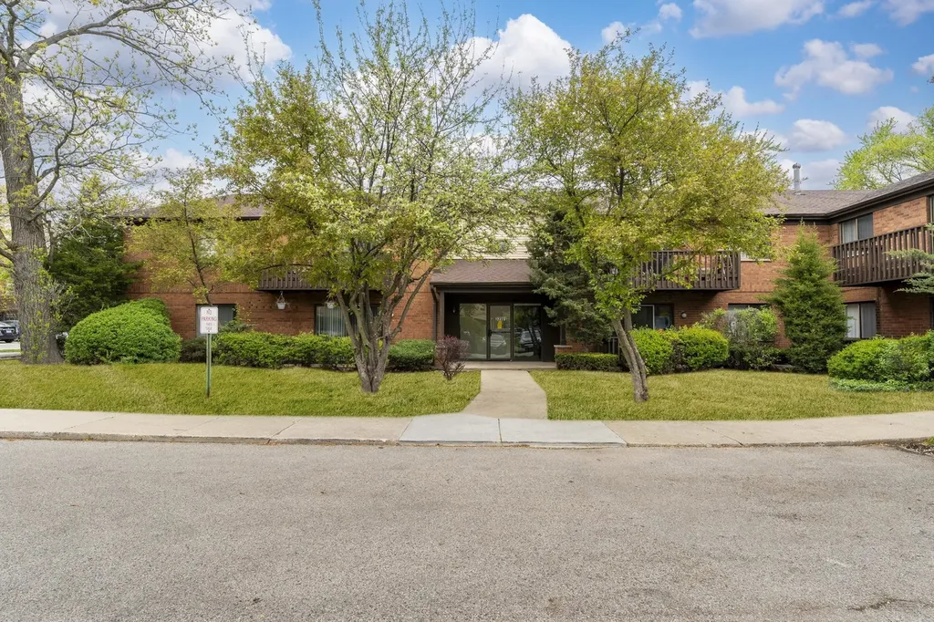 33561 North Royal Oak Lane Grayslake IL 60030