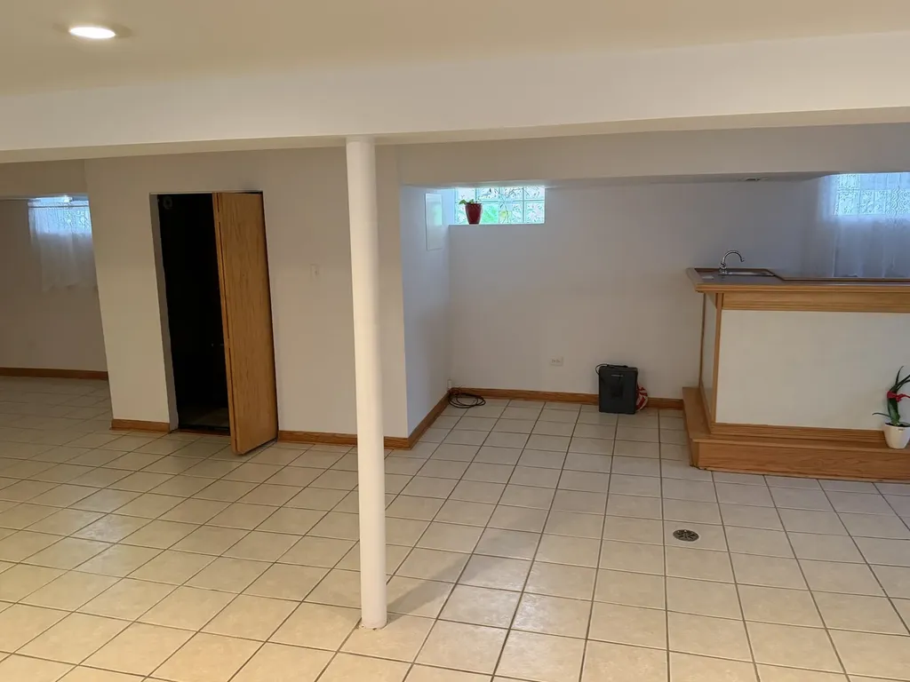 5705 South Nottingham Avenue Chicago IL 60638