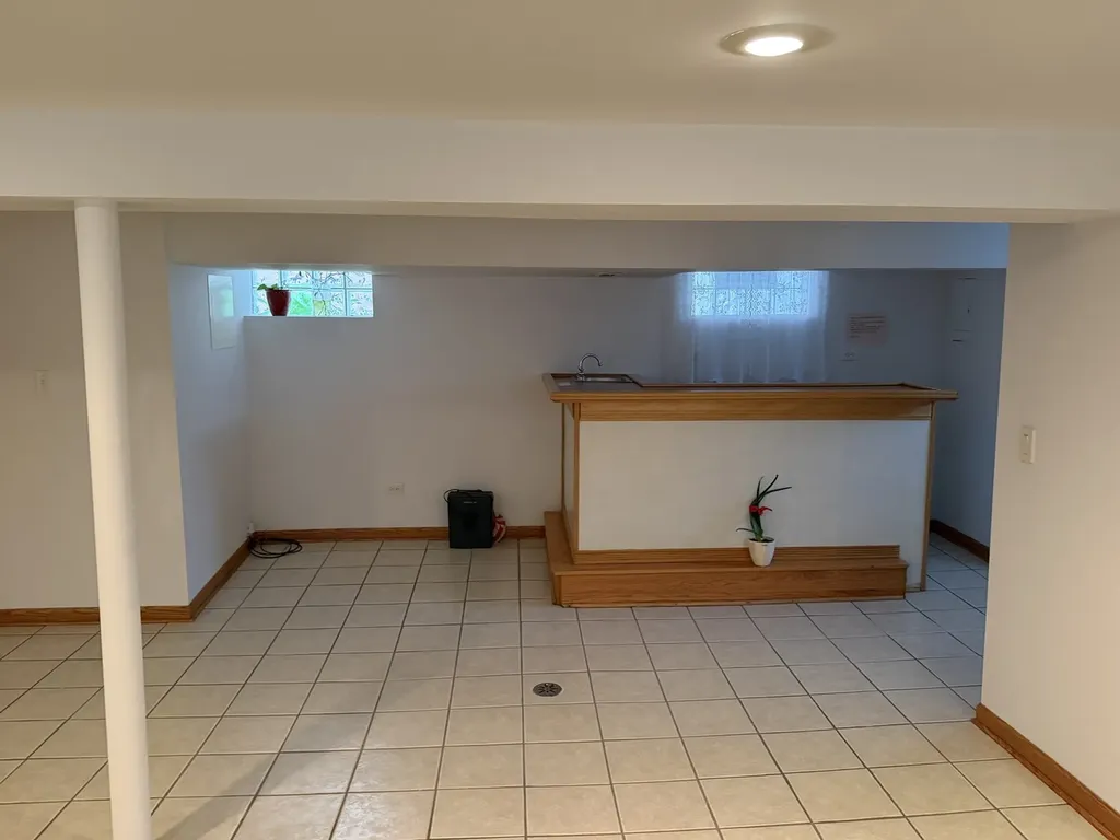 5705 South Nottingham Avenue Chicago IL 60638