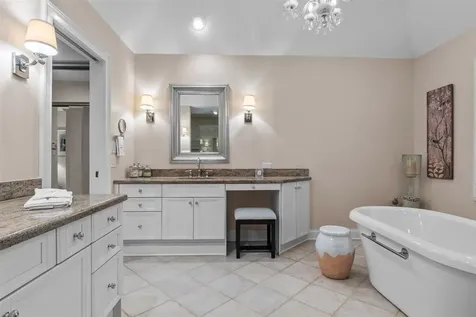 852 Gloucester Crossing Lake Forest IL 60045
