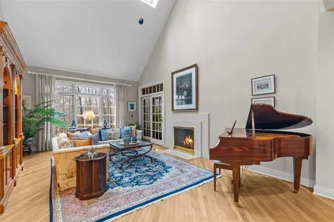 852 Gloucester Crossing Lake Forest IL 60045