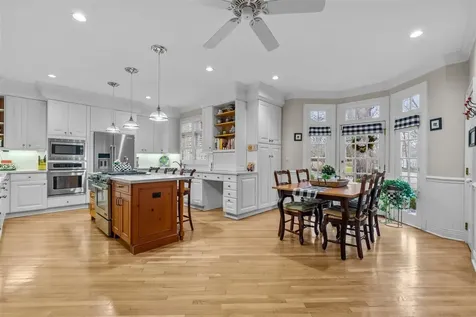 852 Gloucester Crossing Lake Forest IL 60045