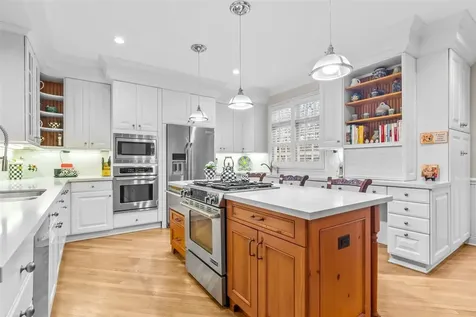 852 Gloucester Crossing Lake Forest IL 60045