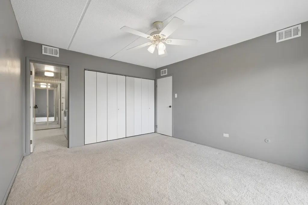 8025 Woodglen Lane Downers Grove IL 60516