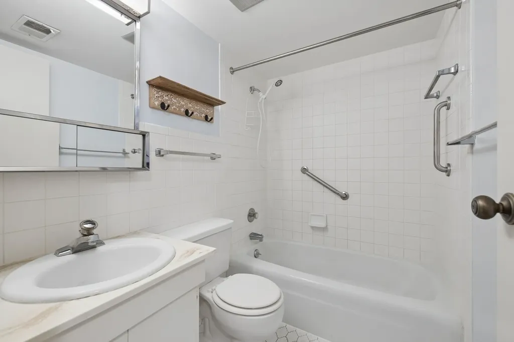 8025 Woodglen Lane Downers Grove IL 60516
