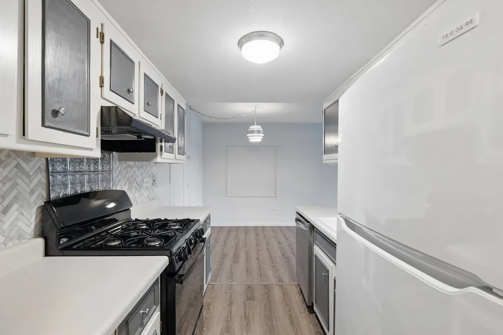 8025 Woodglen Lane Downers Grove IL 60516