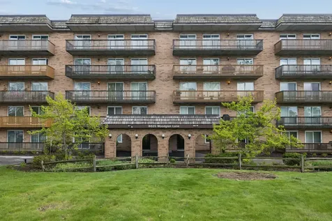 8025 Woodglen Lane Downers Grove IL 60516