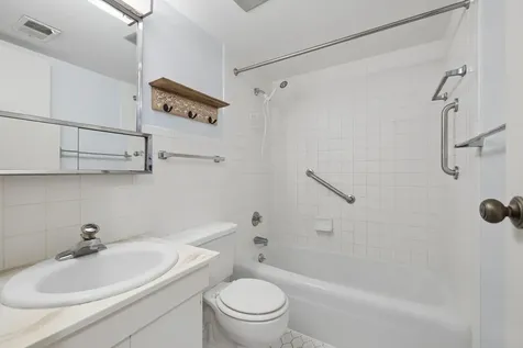 8025 Woodglen Lane Downers Grove IL 60516