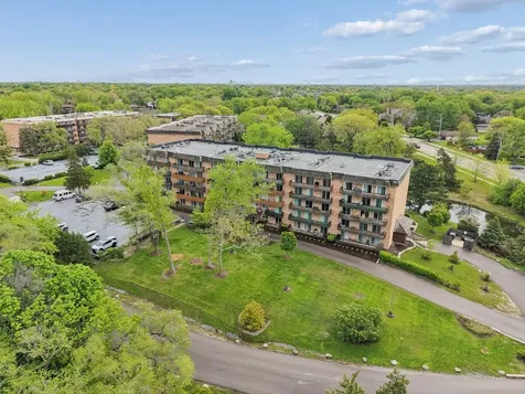 8025 Woodglen Lane Downers Grove IL 60516
