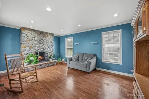 810 Woodridge Trail Mchenry IL 60050