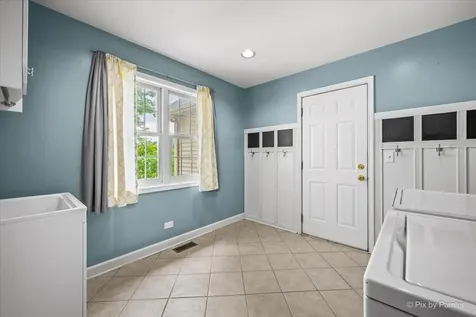 810 Woodridge Trail Mchenry IL 60050