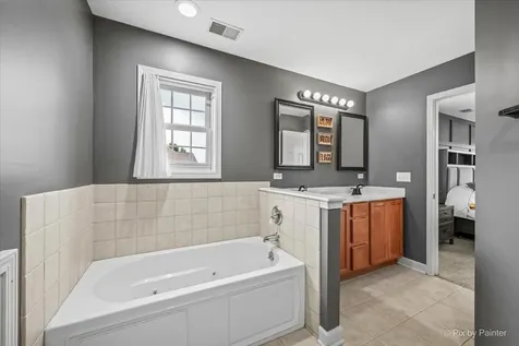810 Woodridge Trail Mchenry IL 60050