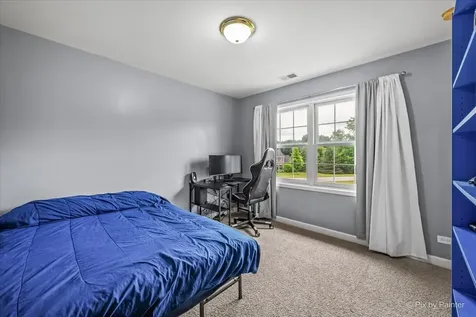 810 Woodridge Trail Mchenry IL 60050