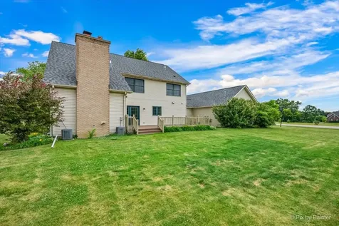 810 Woodridge Trail Mchenry IL 60050