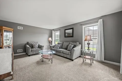 810 Woodridge Trail Mchenry IL 60050