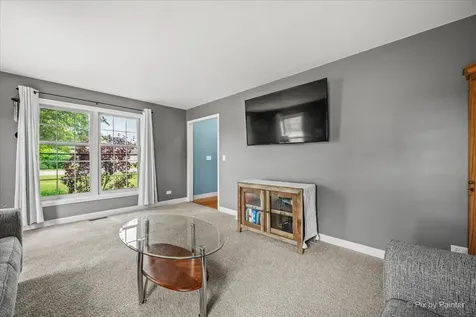 810 Woodridge Trail Mchenry IL 60050