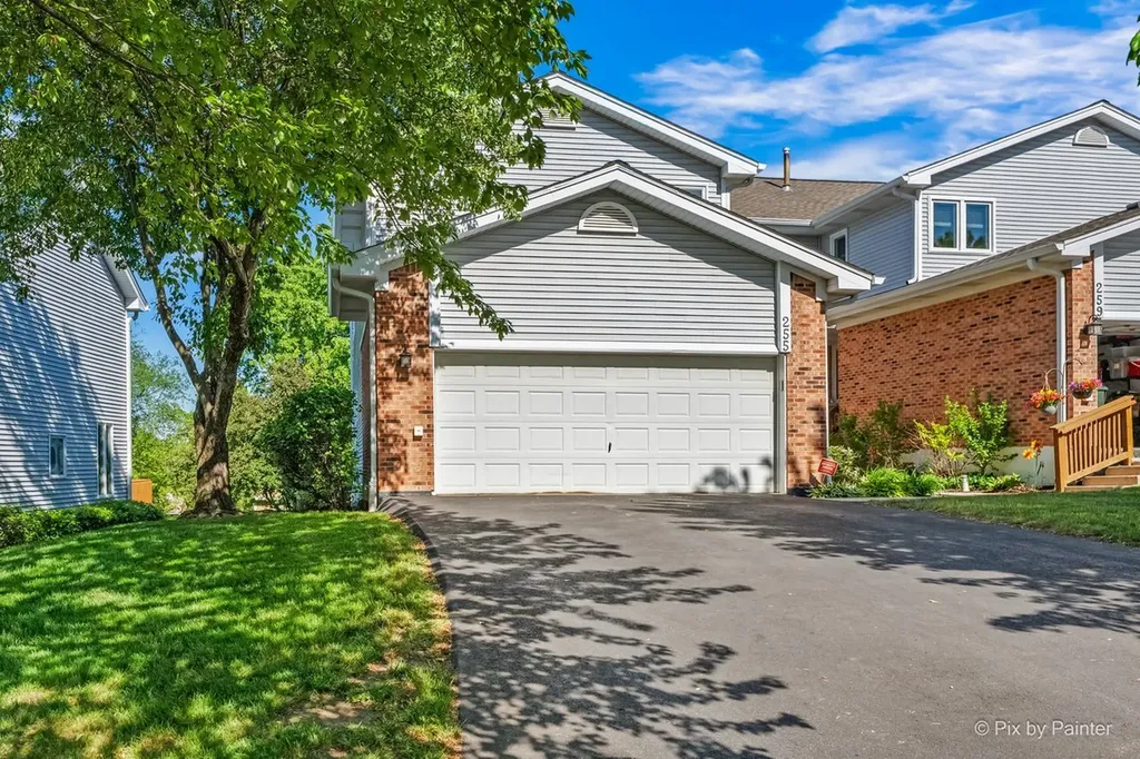 255 Charlotte Court Cary IL 60013