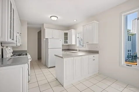 255 Charlotte Court Cary IL 60013