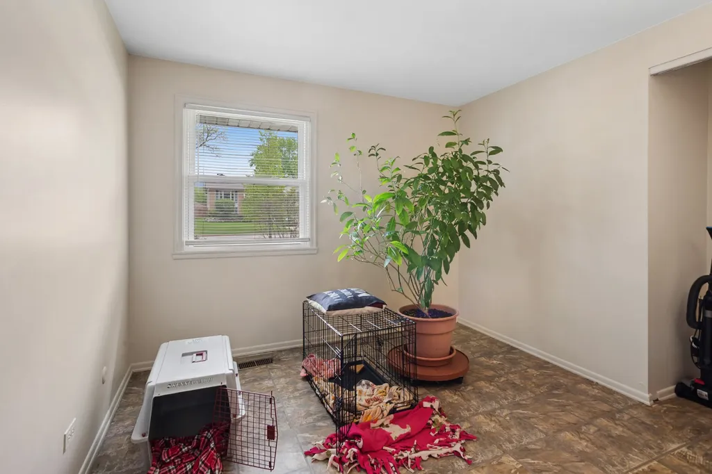 932 West Weathersfield Way Schaumburg IL 60193