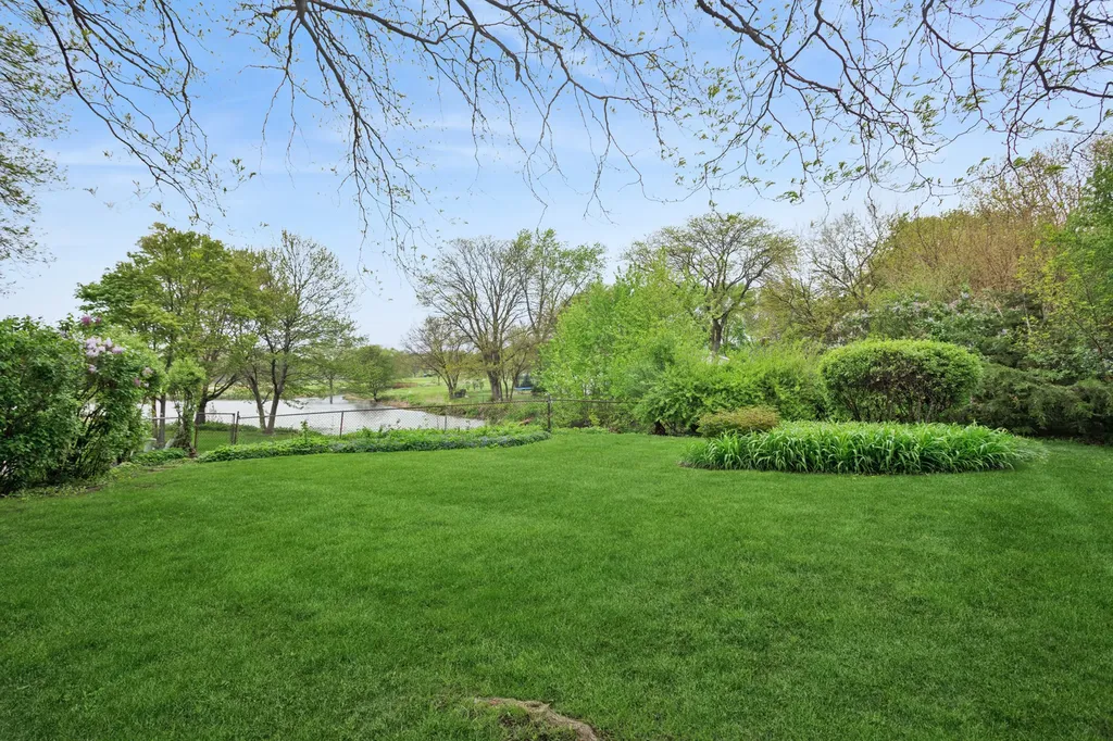 932 West Weathersfield Way Schaumburg IL 60193