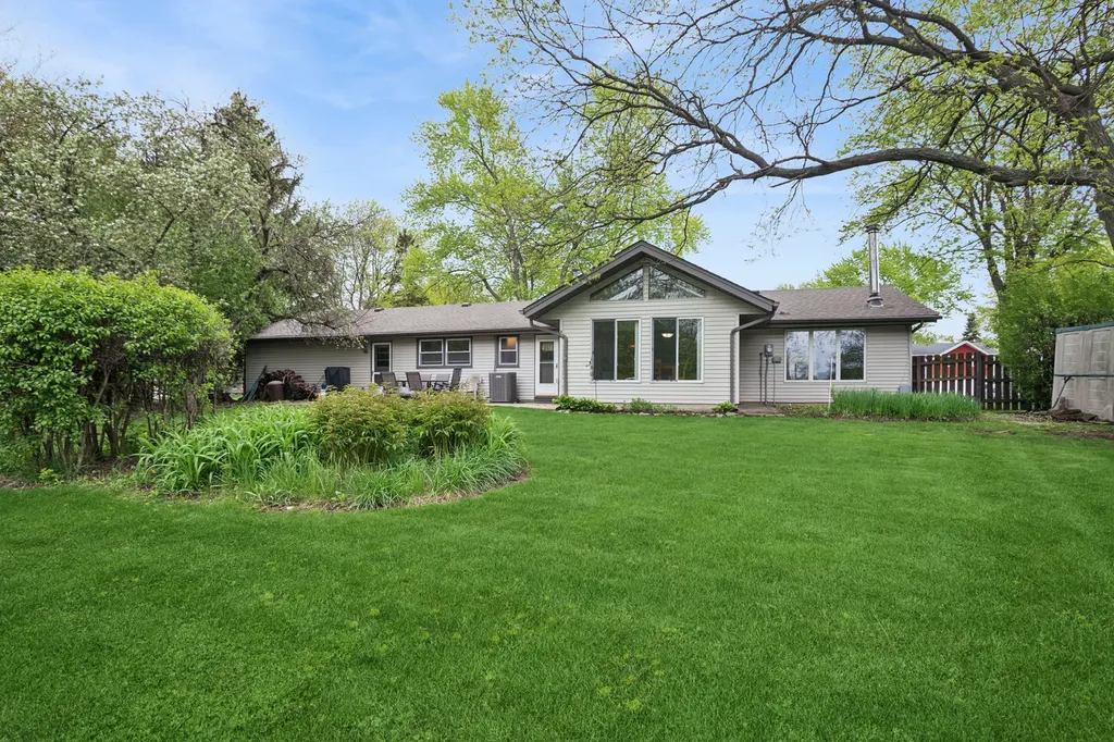 932 West Weathersfield Way Schaumburg IL 60193