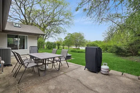 932 West Weathersfield Way Schaumburg IL 60193