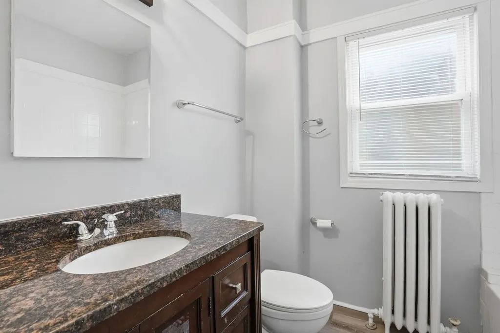7923 South Luella Avenue Chicago IL 60617