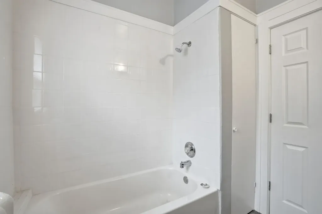 7923 South Luella Avenue Chicago IL 60617