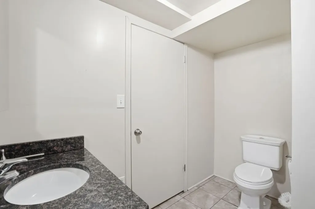 7923 South Luella Avenue Chicago IL 60617