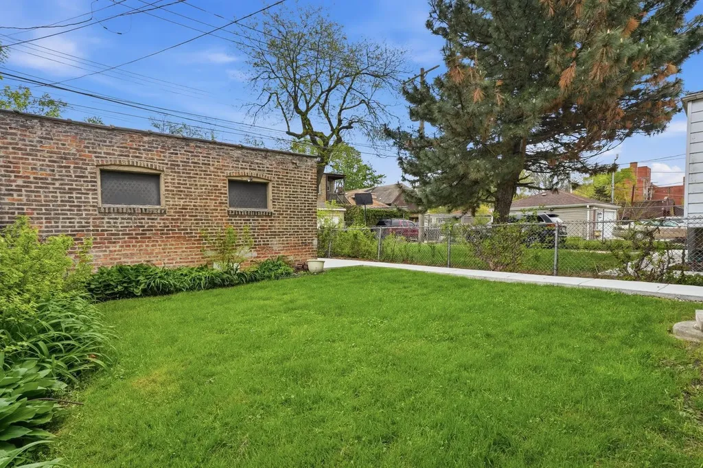 7923 South Luella Avenue Chicago IL 60617