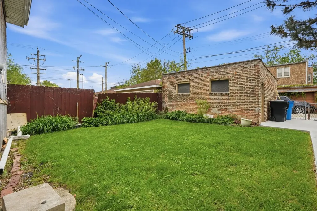 7923 South Luella Avenue Chicago IL 60617