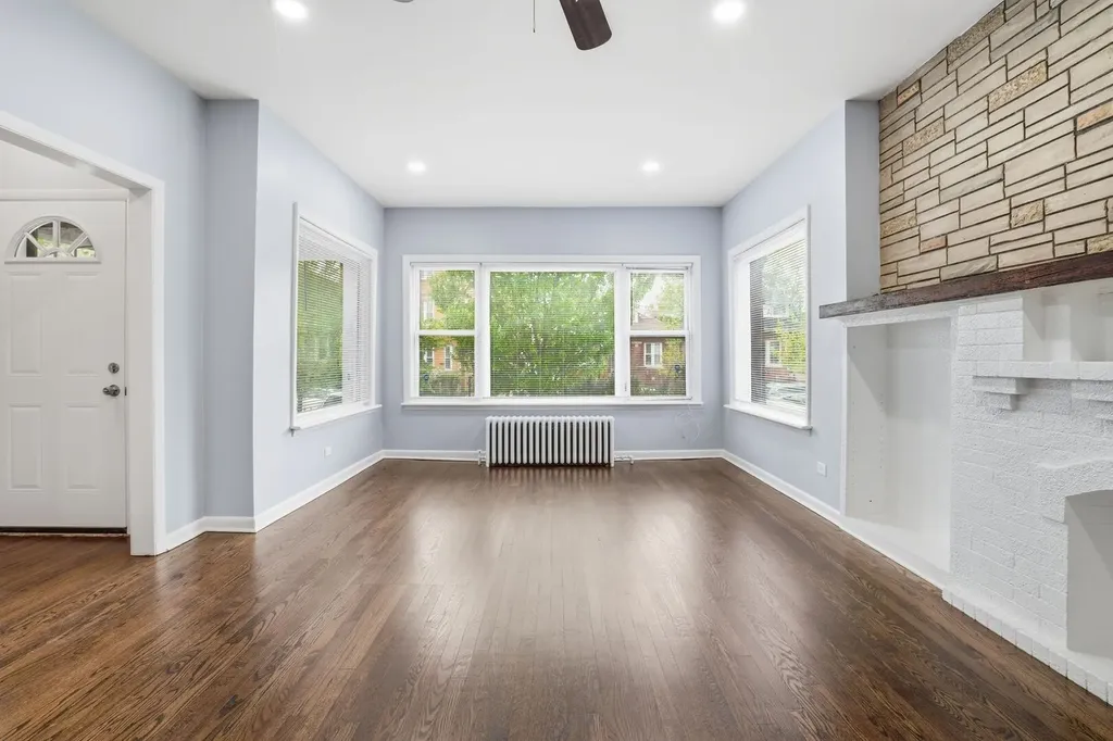 7923 South Luella Avenue Chicago IL 60617
