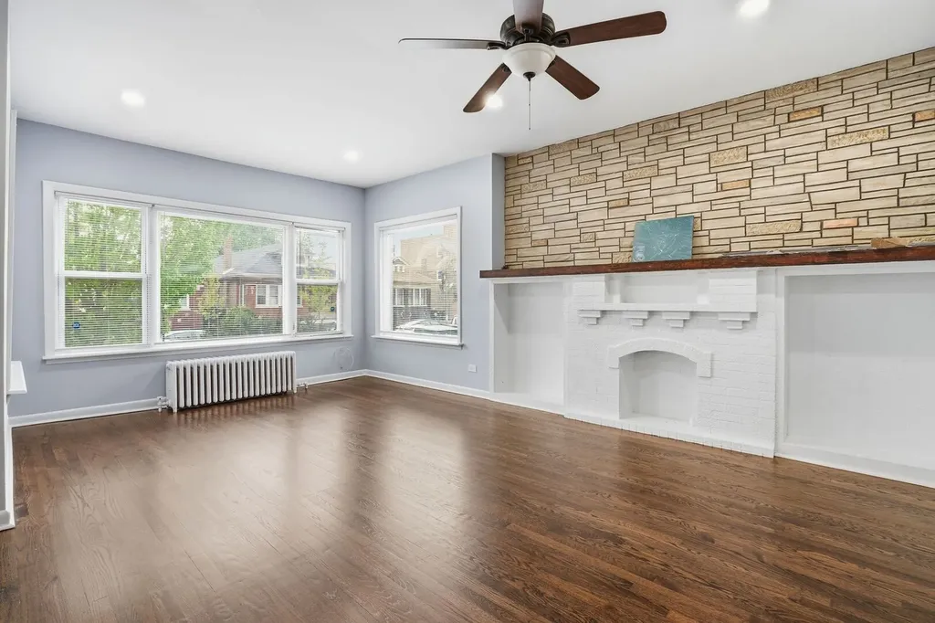 7923 South Luella Avenue Chicago IL 60617