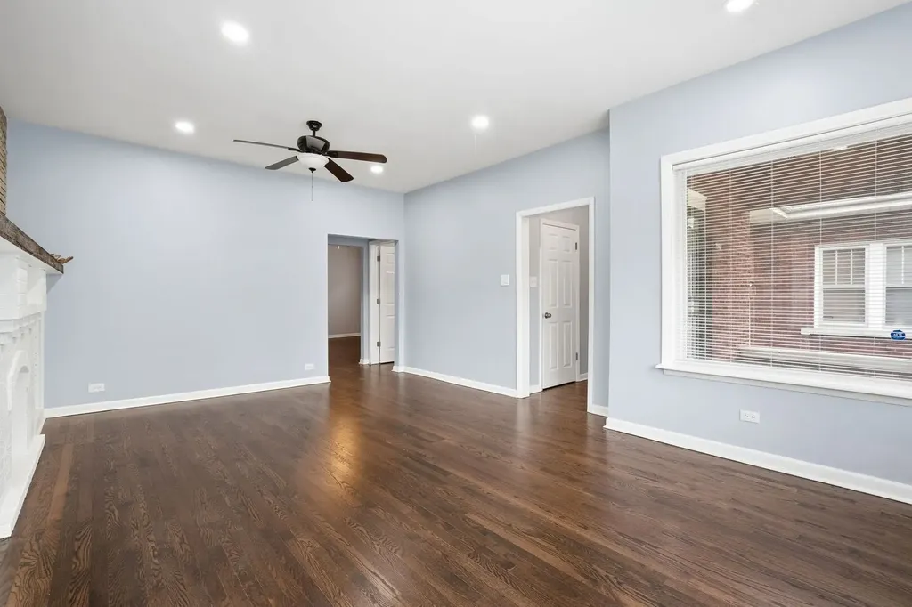 7923 South Luella Avenue Chicago IL 60617