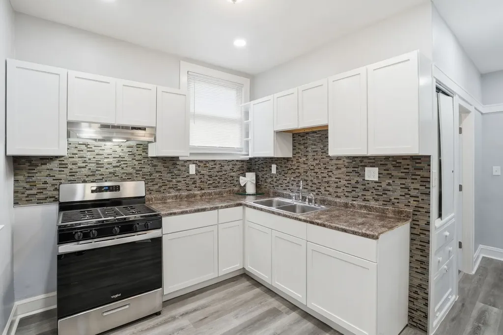 7923 South Luella Avenue Chicago IL 60617