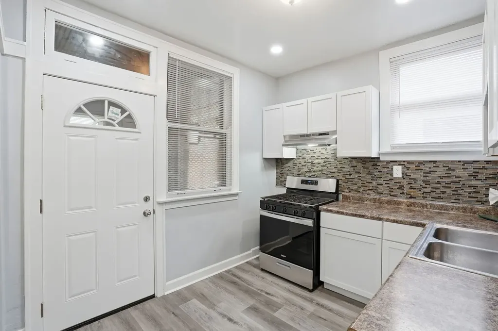 7923 South Luella Avenue Chicago IL 60617