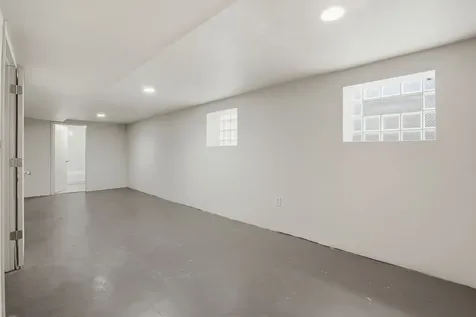 7923 South Luella Avenue Chicago IL 60617