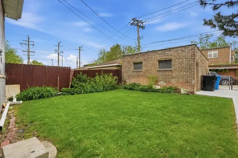 7923 South Luella Avenue Chicago IL 60617
