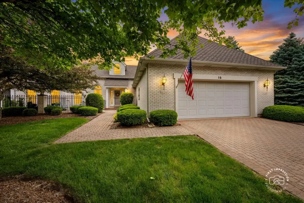 16 Glengarry Lane Sugar Grove IL 60554