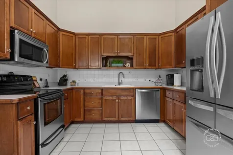 16 Glengarry Lane Sugar Grove IL 60554