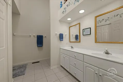 16 Glengarry Lane Sugar Grove IL 60554