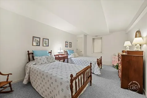 16 Glengarry Lane Sugar Grove IL 60554