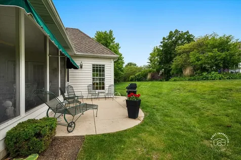 16 Glengarry Lane Sugar Grove IL 60554