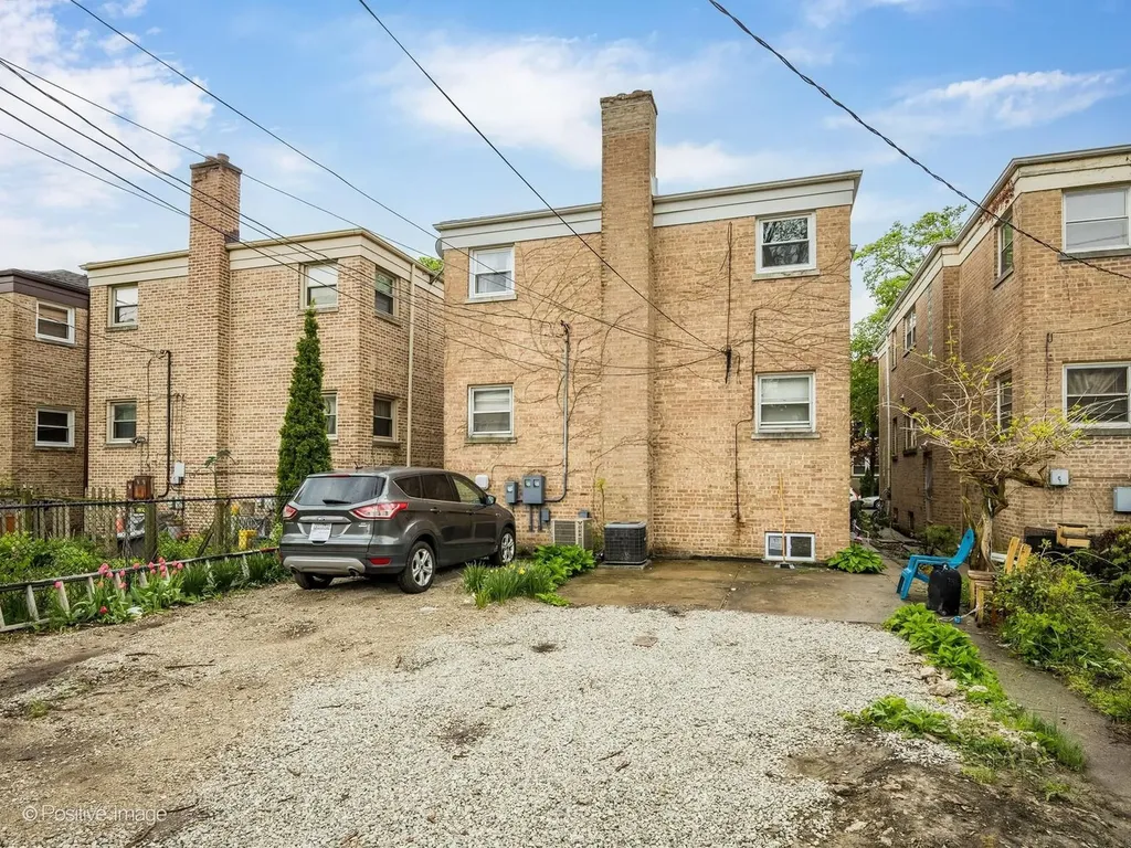 2630 West Estes Avenue Chicago IL 60645