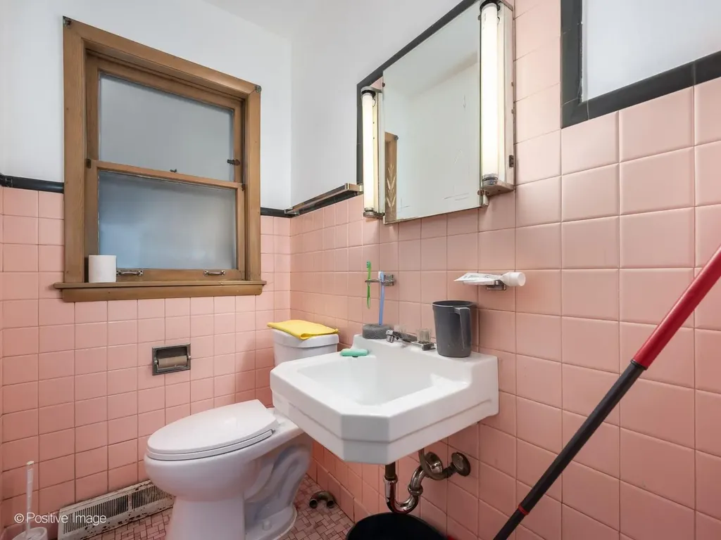 2630 West Estes Avenue Chicago IL 60645