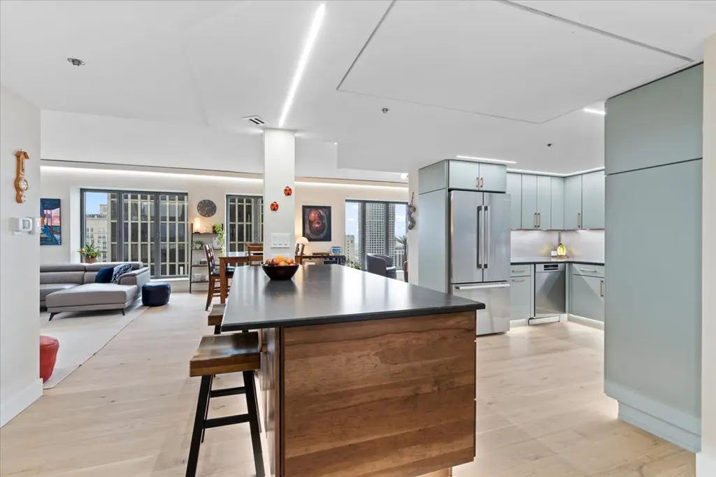 950 North Michigan Avenue Chicago IL 60611