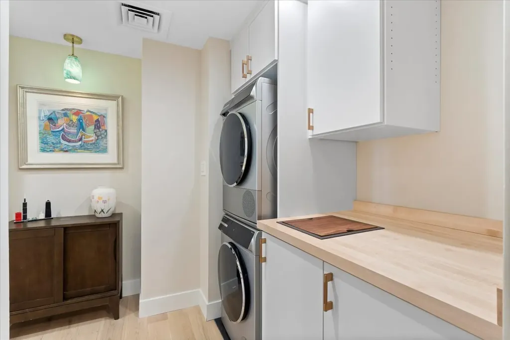 950 North Michigan Avenue Chicago IL 60611