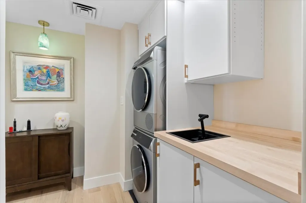 950 North Michigan Avenue Chicago IL 60611